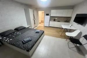 Na Zemskoy 14 Flat, Chekhov