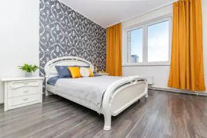 Uyutnaya Svetlaya Dvukhkomnatnaya Kvartira U Planety Flat, Perm