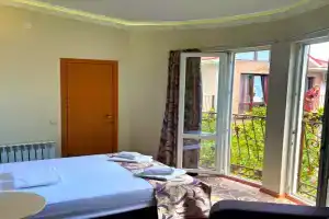 Uyutnaya Studiya S Panoramnymi Oknami Na Vtorom Etazhe Flat, Feodosiya