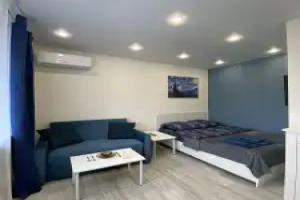 Belaya Studiya Na Vikhareva Flat, Rybinsk