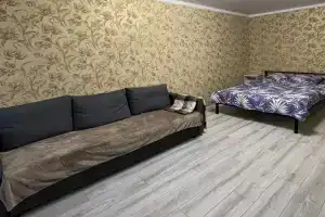 Na Privokzalnoy Flat, Azov