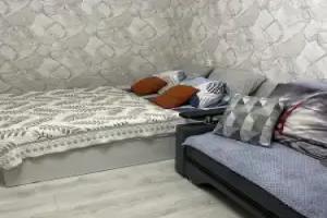 Dvukhkomnaya S Yevroremontom Vozle Oyrat Areny Flat, Elista