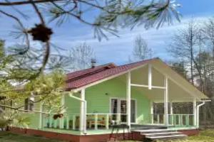 Svetly Dom Na Opushke Lesa Nedaleko Ot Reki Private house, Kupanskiy