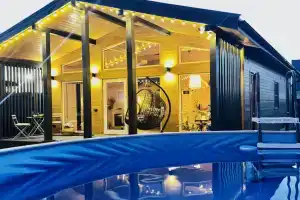 Prostorny S Panoramnymi Oknami I Kpasivym Vidom Private house, Kremenkul