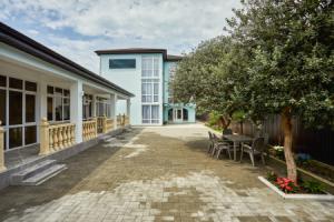 Rising star Hotel, Alakhadzi