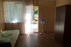 Molochnyij Guest House, Ptitsefabrika