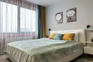 Studiya u Metro Avtovo Apartments