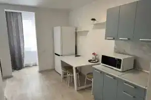 Studiya ryadom s aeroportom Flat, Tyumen