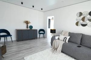 S dizaynerskim remontom Rent House v tsentre Flat, Volgodonsk