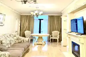 Disaynerskie VIP v Serdtse Stolitsy s Kruglosytochnym Zaseleniem Ulitsa Krasnaya 22 Apartments