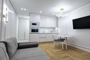 lyuks ryadom s metro, zaselenie 24/7 Apartment