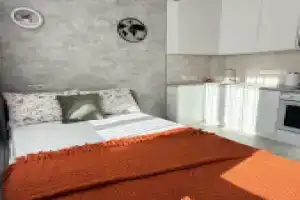 V Okruzhenii Gor V Novom Zhilom Komplekse Flat, Lazarevskoye