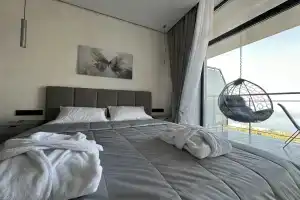 LS-Lux-Sunshine s vidom na more S 15 Etazha Apartments, Alushta