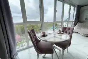 Beautiful Apartment Near The Metro