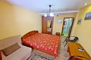 Studija Nomera na Pljazhe 146/3 do berega 40 metrov s kuhnej Flat, Yeysk