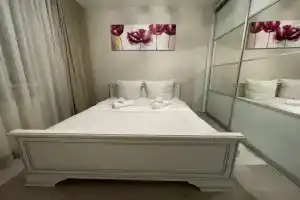 Na Dzerzhinskogo 68/2 Apartments