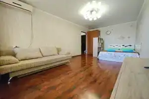 V tsentre goroda Flat, Novorossijsk