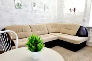 Tts Lazurny Studiya Flat, Engels