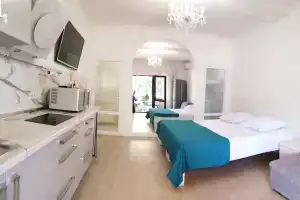 Bely Lyuks V Tsentre Yalty Apartments, Yalta