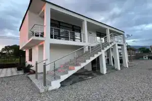 Bronau Zhasmin Flat, Alakhadzi