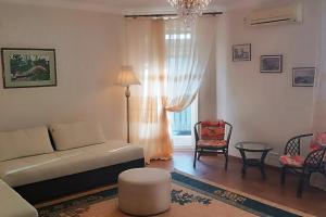 Bol'shaya 2-k Stalinka v Centre u Naberezhnoj Na 5 Gostej Apartments, Sevastopol