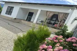 Santa-Sofiya Flat, Alakhadzi