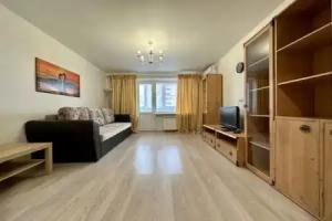 Trekhkomnatnaya Kurchatova 10 Flat, Togliatti