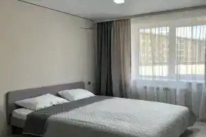 S yevro remontom okolo Aeroporta Mineralnye Vody Flat, Krasnyy Pakhar'