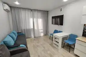 Vam Rady Na Ostrovskogo 110 Flat