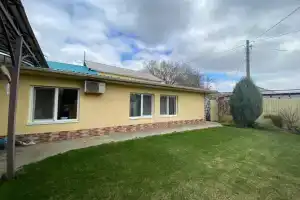 Prostorny Dom S Dvorikom V Tsentre Private house, Saratov