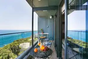 V Parkovom proyezde Primorskiy park Apartments, Yalta