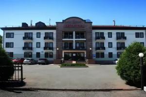 Venetsiya Hotel, Artem