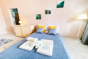 S zaseleniyem Lutshiy servis Posutochno 50 Apartments, Lobnya