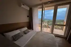 Residens s Vidom na Balakoavskie Gory Apartments, Sevastopol