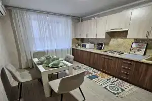 Van Gog 1-Komnatnye Do 3-Kh Gostey Flat, Novocherkassk