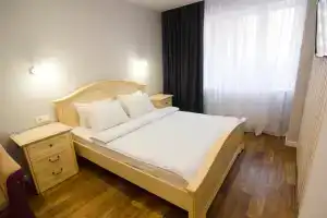 Golden Shar Na Revolyutsionnoy Apartments 1, Togliatti
