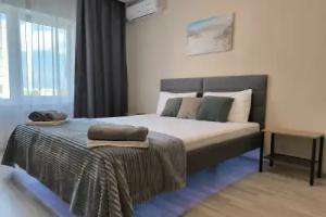 2-K V 15 Minutakh Ot Morya Apartments, Sevastopol