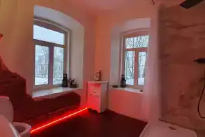 V starinnom osobnyake Revolyutsioner Ikonnikov Flat, Cherdyn