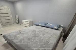 So Vsemi Udobstvami Flat, Ob'