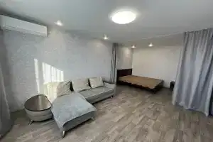 S Vidom Na Amur Flat, Khabarovsk