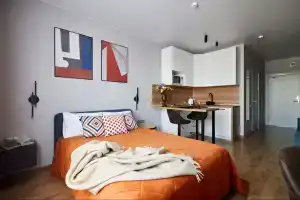 v 5 minutah hod'by ot metro Avtovo Apartments