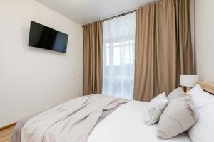 Svetlaya uyutnaya sovremennaya studiya u Planety Flat, Perm