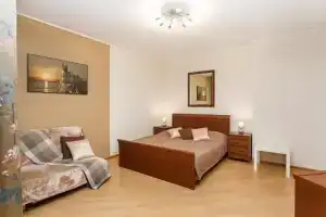 Etazhidejli na Shevchenko ekonom studio, Ekaterinburg