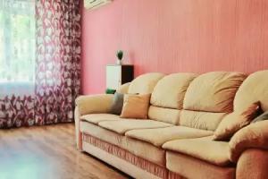 Na Bulvare Roz Flat, Engels