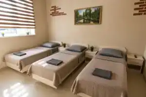 4-kh Komnatnaya Bolshaya v Tsentre Flat, Shakhty