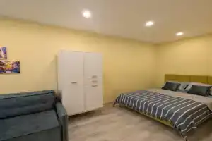 Uyutnaya kvartira ryadom s metro Flat