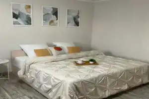 U Yevropy Flat, Gubkin