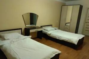 Na Prospekte Geroyev 8 Flat, Kirishi