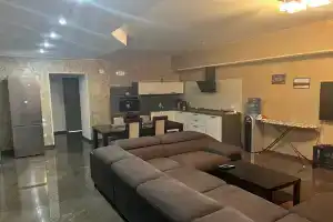 Na Ploschadi 1 Maya Apartments, Satka