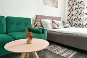 Apartamenty Studiya Emerald Na Artseulovskoy, St. Petersburg